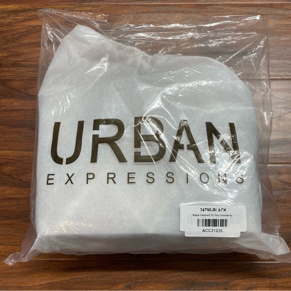 BNWT Urban Expressions Vegan Leather, Black Bag w/White Woven Chain Pattern - Picture 10 of 11